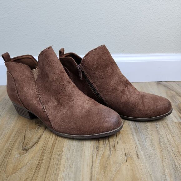 ☔️💛Arizona Brown "Gale" Memory Foam Ankle Booties Size 8W - Picture 1 of 12